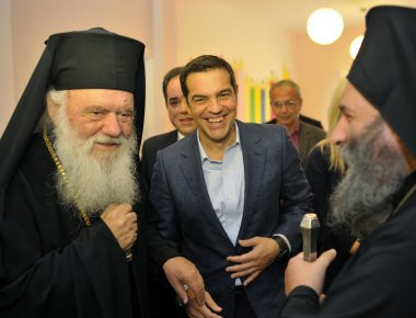 Η συνάντηση Α. Τσίπρα - Αρχιεπίσκοπου Ιερώνυμου στα Ιωάννινα - Ποδόσφαιρο με μαθητές έπαιξε ο Πρωθυπουργός (φωτό)